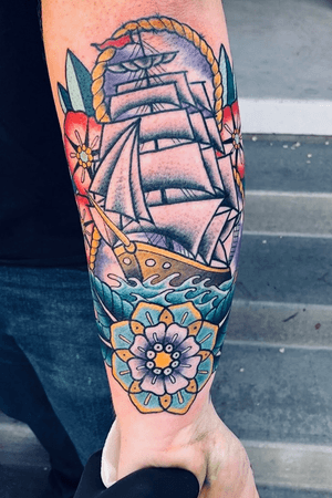 Anerican Traditional Naval Ship & Flowers