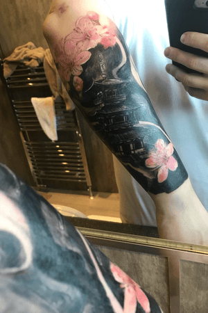 Done by Alex. C at Inkdividual in Aberdeen #japanese #japanesetattoo #Japanesetemple #temple #Flowers #Flower #flowertattoo #blackandgreytattoo #blackandgrey #colour 