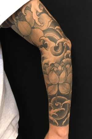 #inkvaders  #tattooartist #tattooart #inked #switzerland #geneva #japanese #japanesetattoo #h2ocean #lotus #lotustattoo  #flower #flowertattoo #blackandgreytattoo #blackandgrey 