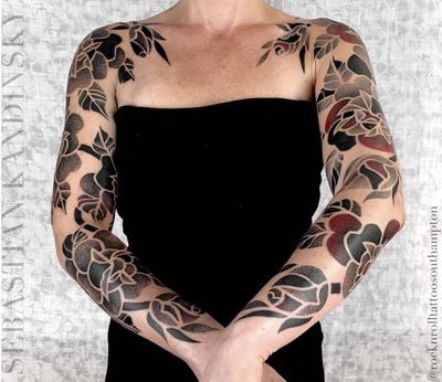 By Sebastian Kandinsky #tattoodo #skandinsky #rosesarered #freehandtattoo #fullsleeve #inkedgirls #roses #flowers #dotwork #tattooedgirls 