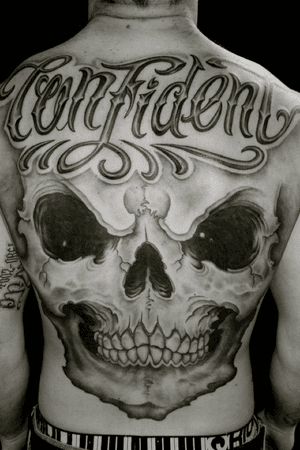 #inkvaders #inked #tattooartist #tattooart #tattoooftheday #backpiece #backtattoo  #skull #skulltattoo #switzerland #blackandgrey #blackandgreytattoo #rockstar #FamousTattooed 