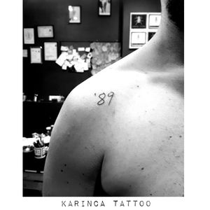'89Instagram: @karincatattoo #89 #numbers #shoulder #black #tattoo #tattoos #tattoodesign #tattooartist #tattooer #tattoostudio #tattoolove #ink #tattooed #small #minimal #little #tiny #dövme #istanbul #turkey 