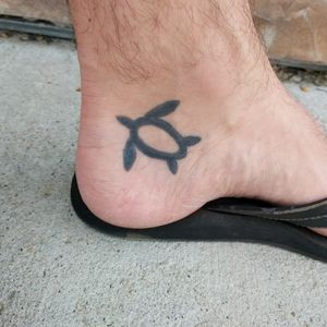 Sea turtle on left ankle. To me it means traveling all over the world, favorite destination are islands. Seeing a turtle in snorkeling in Maui. Also to remind me of my trip to the Cayman islands with my family