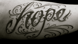 #inked #inkvaders #inkvaderstattoo #switzerland #lettering #letteringtattoo #ornementaltattoo #script #scripttattoo #tattooartist #tattooed #tattooart #tattoooftheday #hope 