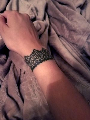 Wrist tattoo- lace bracelet #lace #bracelet #wrist #lacetattoo #lacebracelet #wristtattoo #detailed #blackwork