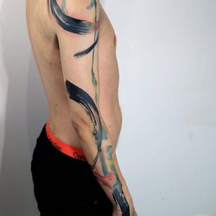 Tatuaje de Tyna Majczuk #TynaMajczuk #painterly #watercolor # pinceladas #abstract #color #blackfill #ink #splatter