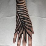 Tattoo by Tine Defiore #TineDefiore #favoritetattoos #blackwork #linework #dotwork #leaves #plant #nature #handtattoo #leaf