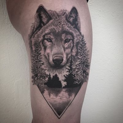 @realistic.ink #wolf #wolftattoo #realism #realistictattoo #treetattoo #thightattoo #dotwork #dots #dottattoo #petitspoints #stipple #stippletattoo #blackandwhitetattoo #blackandgreytattoo #tattoolausanne #lespetitspointsdefanny 