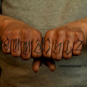 Knuckles. Thank you for the trust, enjoy!Id love to do more hand tattoos. Hit me up 👆@liamryantattoos on Instagram 🙏🏼#knuckletattoos #tattoooftheday #names #nametattoo #script #lettering #custom #flow #tattoooftheday #amsterdamtattooer #knuckles #ambassador 