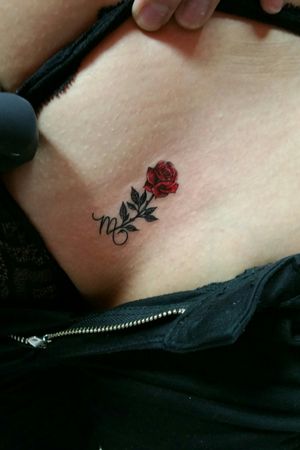 #smalltattoos #rose #scorpionsign #tattooocto #victorfrausto insta:@tattooocto 