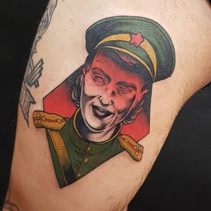 Tatuaje de Onnie O'Leary #OnnieOLeary #newschool #color #illustrative #sniper #Other World War #World War #surreal # strange #graphic #popart #portrait #lady #LyudmilaPavlichenko