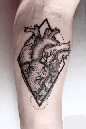 🖤 #heart #anatomicalheart #geometry #forearm #Black 