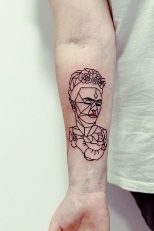 Frida Kahlo geometric tattoo.