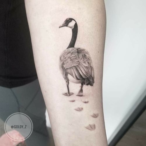 Awesome piece dedicated to protecting an area in CT from waterfowl hunters 😍 lots of respect Andrea!!! #canadiangoose #bird #tribute #taot #tattoo #tattoodesign #ttblackink  #rad #instaart #instaink #gorgeous #newyorker #outstanding #awesome  #blacktattooart #finelinetattoo #birdtattoo #footprints #tattoosnyc #tattooart #tattooartist #tattoogirl #nyc #singleneedletattoo #singleneedle