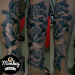 #rosestattoo #rosesleeve #rosesblack #TattooSleeve #monkeytattoosec #guayaquil #ecuador #tatuagem #tattooed @monkey_tattoos_ec #tattoo
