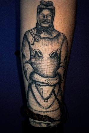 Geometric Terracotta Soldier with hidden outline of Spain, emerging from South Africa's Table Mountain #southafrica #terracotta #soldier #geometrictattoo #geometric #blackandgreytattoo #blackandgrey #shading #tablemountain #Spain #outline #calm #travelling #abroad #chinese #forearmtattoos #forearmtattoo #forearm #wristtattoo #wrist 