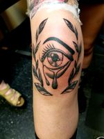 Knee banger #tattoo #ohiotattooartist #blackandgreytattoo #eyetattoo