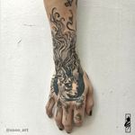 "Eustáquio"#ink #tattoo2me #tattoodo #tattooyou #tattoosp #tattooartist #tattoolife #tattooed #inked #handtattoo #inkwell #tattoist #inkedlife #tattoos #pride #inkstagram #bodyart #instatattoo #gaycouple #beautifull #poetry #gayart #agony #originaltattoo #originaldesign #instaart #tattooart #finelines #blackwork #tatts #inkedup #sphynx