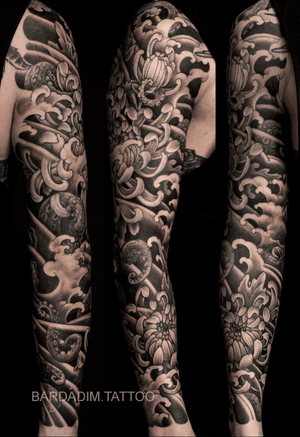 Japanese sleeve. Octopus and chrysanthemums. #japanese #japanesetattoo #octopus #chrysanthemum #sleeve #tattooartist #tattooart #blackandgrey #Japanesestyle #bardadim