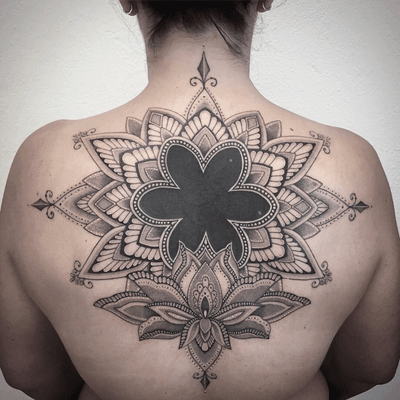 @tattoodo #tattoodo #mandalatattoo #backmandalatattoo #mandala #backtattoo #lotustattoo #compasstattoo #petitspoints #dot #dotwork #dottattoo #dotworkers #dotworktattoo #stipple #stippletattoo #girltattoo #blackandwhitetattoo #blackandgreytattoo 