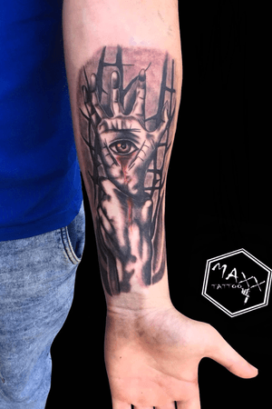 #tattoooftheday #hands #blackandgrey #tatts #eye 