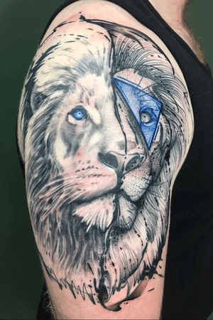 Done by Bram Koenen ( collab with Daan van den Dobbelsteen) - Resident Artist @swallowink @iqtattoogroup #tat #tatt #tattoo #tattoos #tattooart #tattooartist #blackandgrey #blackandgreytattoo #realistic #realisticttattoo #lion #liontattoo #ink #inkee #inkedup #inklife #inklovers #art #bergenopzoom #netherlands