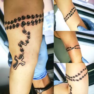 Tattoo Rosary Round ♥️♠️---#tattoo #tattooart #tattooblack #tattooartist #semirealalistic #blackandgreytattoo #Black #blackAndWhite #blacktattoo #rosarytattoo  