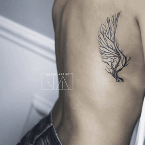 “She wasn’t given wings to the world from a tree.” #tattoo #lebanon #joaantountattoos #lebanesetattooartist #smalldetails #treetattoo #wingtattoo #tattoogirls #angel