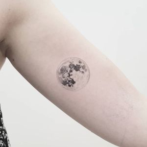 Moon #tat #tats #tattoo #tattoos #ink #inked #inkedlife #freshlyinked #art #moon #fullmoon #realism #realistictattoo #tattoooftheday 