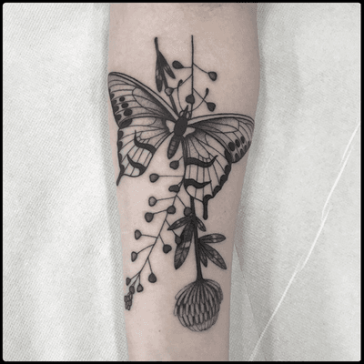 #totemica #tunguska #black #butterfly #flowers #entomology #botanic #tattoo #hardtimestattoo #torino #italy #blacktattooart #tattoolifemagazine #tattoodo #blackworkers #blackwork 