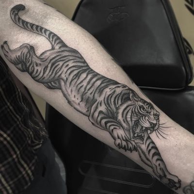 Tattoo by Gianluca Fusco #GianlucaFusco #junglecattattoos #blackandgrey #tiger #jungecat #cat #kitty