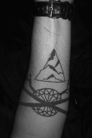Left forearm: infinity bands - 9 June 2017 by “Giovanni”, circle, mountain and branches - 12 October 2017 by “Cecilie” ; The Old Barbershop Copenhagen 