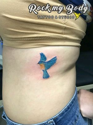 #blueink #bluebirdtattoo #bluebird #birdtattoo #tattooart #tattooartist #rockmybodytattoostudio #inkedgirl 