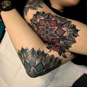 Would love to get something like the top design but have the artist do his own twist on it. 