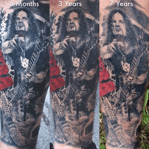 Realistic Tattoos always have been criticised for being not lasting! Although this #dimebag calf took some scars & scrathes due to some heavy downhill action injuries (next to the head & on the bottom for instance) i dare to say: Bullshit!;) All the details are still there....  What do you think? #DimebagDarrell #panteratattoo #healedtattoo #agedtattoo #nofillterneeded #thepenetrationinc #viennatattoo 
