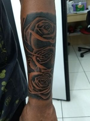 Black roses #roses #rosestattoo #tatuagemrosas #tatuagem #tatuaje #tatuaggio #tatuaje #tatouage