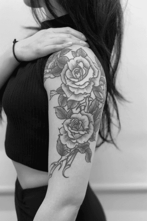 Roses healed on Debbie azieltattoo@gmail.com www.thetattooedheart.co.nz #aaronaziel #aaronazieltattoo #thetattooedheart #tattoo #occulttattoo #occult #darkart #darkness #blacklines #linetattoo #darkartists #occult #rose 