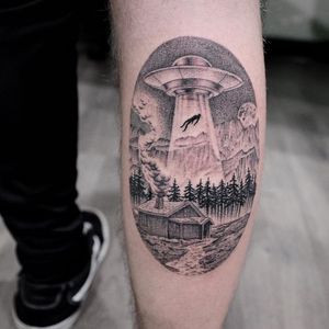 Tattoo by Simone De Masi #SimoneDeMasi #alientattoos #illustrative #blackandgrey #ufo #spaceship #sky #cabin #forest #mountain #abduction #scifi #alien #moon