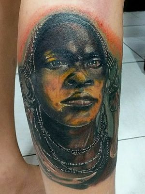 African realístico tattoo