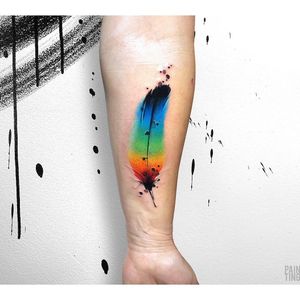 By #SyzmonGdowicz#pain_ting #feathertattoo#color #pride#watercolor 