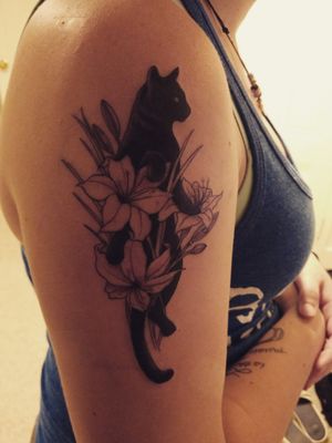 Newest addition from a few weeks ago. ♥️ #cats #cattattoo #flowers #beautiful 