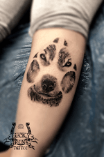 Cool wolf I got to do at @luckyironstattoocph 😊  • • • #tattoos #tattooed #tattoo #copenhagen #luckyironstattoo #kbh #københavn #wolftattoo #yolo #420 #wolf #legtattoo #710 #ztattoo #tattoodo #tattooartist #tattoooftheday