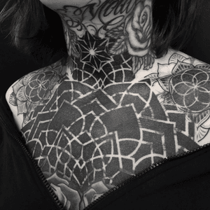 Big dotwork mandala over some existing old outlines. Shoulders done by me aswell. IG: @villeprinsen #villeprinsen #tattoo #tatuering #tatuointi #tatovering #tatuaje #tatuagem #tatouage #tätowierung #blackwork #mandala #dotwork #unikumtattoo #göteborg