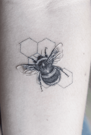 Delicate #fineline #bee done on a girls underarm with a #singleneedle 