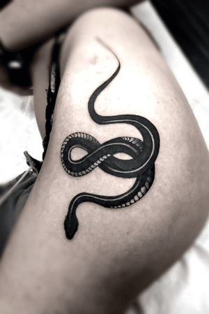 Snake done by Gareth Doye, for booking info email info@luckyironstattoo.com 🤘🏼 #tattoos #snaketattoo #tattoodo #copenhagentattoo #københavn #blackwork #tttism 