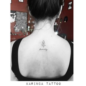 "family" 🌿 Instagram: @karincatattoo #family #tree #back #small #minimal #little #tiny #dövme #istanbul #turkey #tattoo #tattoos #tattoodesign #tattooartist #tattooer #tattoostudio #tattoolove #tattooart 