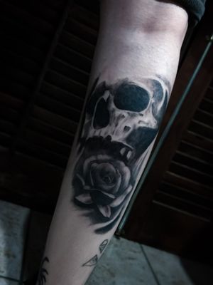 Black Skull tattoo #tattoo #ink #black #blackandgrey #estudiorascunhos 