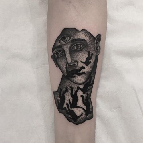 Tattoo by Alessandro Florio #alessandroflorio #favoritetattoos #blackwork #portrait #face #bodies #death #falling #thirdeye #surreal #strange