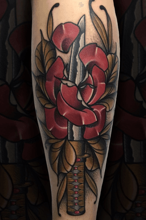#knife #rose #rosetattoo #neotraditional #neotraditionaltattoo #tattooartist #tattooart 