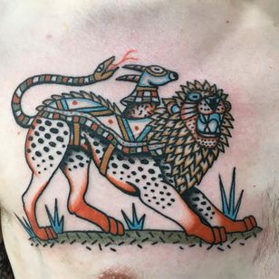 Tatuaje de Henry Hablak #HenryHablak # folktraditional #color #illustrative # lion # pattern # snake #mashup # strange #surrealistic